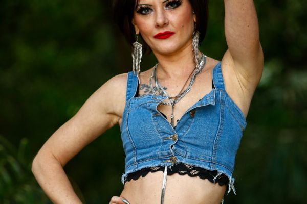 jolene-006223E2E398-5859-F228-4908-8C7031798436.jpg